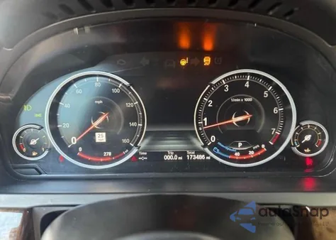 2015 BMW 750 Xi z USA, uszkodzony, nr VIN WBAYB6C5XFD965910